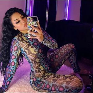 Cute snake jumpsuit (All sizes Available)